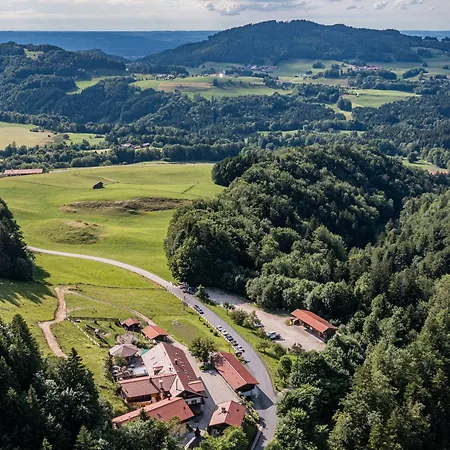Berggasthof Duftbraeu I Ruhige Alleinlage I Mitten Im Gruenen
